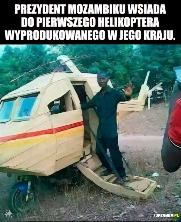 Prezydent Mozambiku wsiada do pierwszego helikoptera wyprodukowanego w jego kraju.